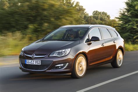 2013 Opel Astra Sports Tourer - HD Pictures @ carsinvasion.com