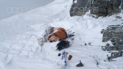 Over 200 Dead Bodies on Mount Everest - Sometimes Interesting