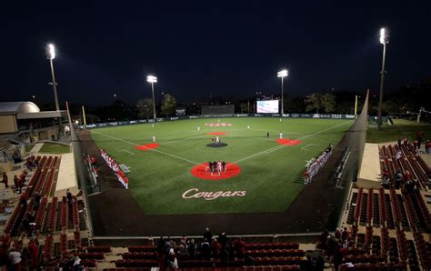 University of Houston baseball team members self-quarantine following ...