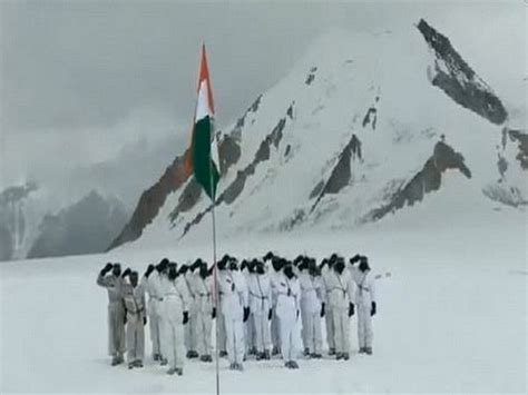 Indian Army hoist Tricolour at world's highest battlefield at Siachen Glacier – ThePrint – ANIFeed