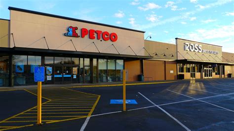 Petco and Ross at Valley River Center | These stores are loc… | Flickr