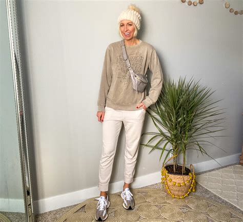 How To Wear Sneakers and Look Effortless - The Haute Homemaker