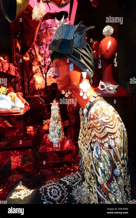 Bergdorf Goodman Holiday Window Display, NYC Stock Photo - Alamy