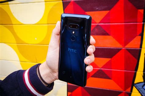 HTC U12 Plus pictures show the insides and the crazy colors - CNET