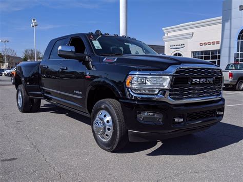 New 2019 RAM 3500 Limited With Navigation