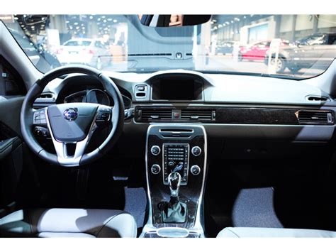 2016 Volvo XC70: 54 Interior Photos | U.S. News