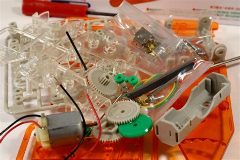 Big Pile O' Parts 5Div5890 | This is a small robot kit that … | Flickr
