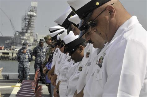 Sailors hold 9/11 memorial ceremony on USS New York