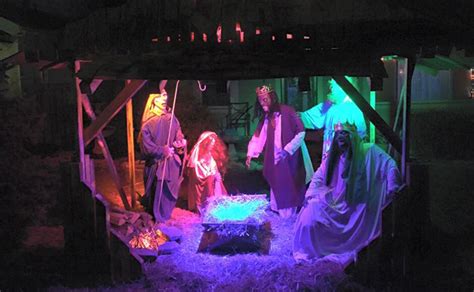 From lights to zombies: Check out the Christmas decorations from around ...