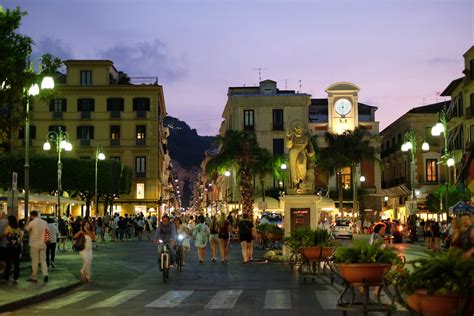 SORRENTO — Girl from Naples