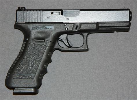 File:Glock 17C cropped.jpg - Wikimedia Commons