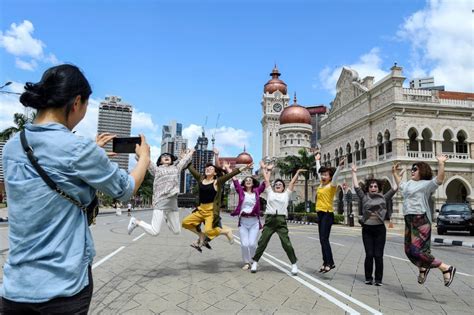 When is Malaysia going to be proactive in attracting Chinese tourists?