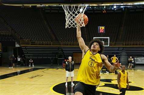 Photos: Iowa Men’s Basketball First Practice – University of Iowa Athletics