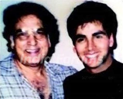 Akshay Kumar With His Father Photo