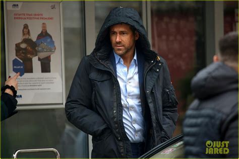 Ryan Reynolds Films 'Hitman's Wife's Bodyguard' with Samuel L. Jackson ...