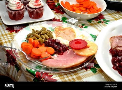 Traditional Christmas Ham Dinner Stock Photo - Alamy