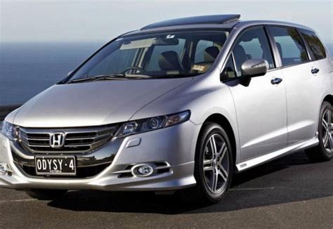 Honda Odyssey Photos and Specs. Photo: Odyssey Honda Characteristics ...