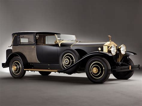 classic black and gold Rolls-Royce car #car #auto Rolls Royce Phantom ...