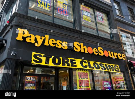 Payless shoesource logo hi-res stock photography and images - Alamy