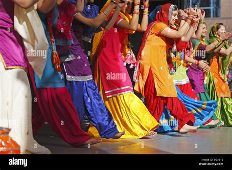 Bhangra dance hi-res stock photography and images - Alamy