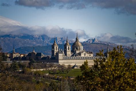 Visit El Escorial; a travel guide to the city of El Escorial, Spain