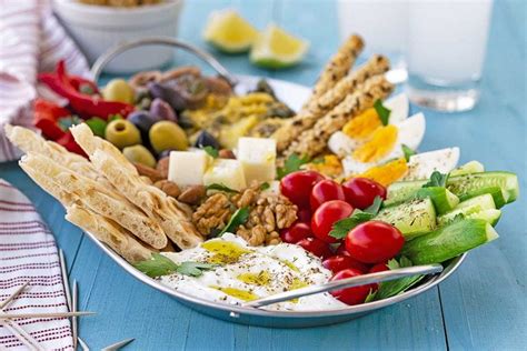 Greek meze platter (How to make it at home)