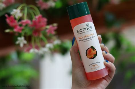 Biotique Bio Apricot Refreshing Body Wash - Review - The Pink Velvet Blog