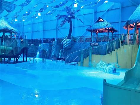 Valcartier Bora Parc - Indoor Water Park in Quebec for Families