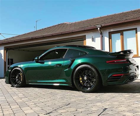 Jet Green Metallic | Porsche Colors
