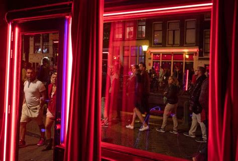 Amsterdam to Ban Tours of Its Red-Light District - The New York Times