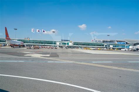 Gimpo Airport editorial stock image. Image of aero, daytime - 105101829