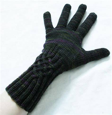 Ravelry: Knotty Gloves pattern by Julia Mueller