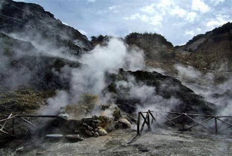 Volcano Campi Flegrei | Series 'Sleeping Super-Volcanoes Capable of Destroying Whole Regions ...