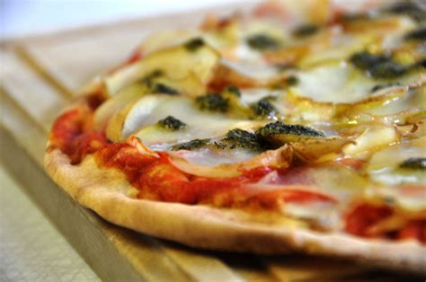 5 Vegan Pizza Recipes With Vegan Cheese to Die For