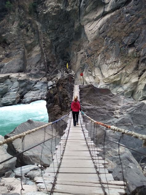 Hiking Tiger Leaping Gorge in Yunnan, China-One of the World's best hike