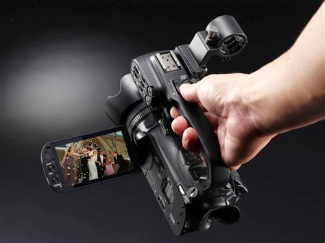 14 Best Cameras For YouTube Video Recording & Vlogging in 2020