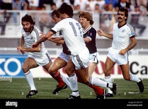 Soccer - World Cup Spain 1982 - Group Six - Scotland v New Zealand - La ...