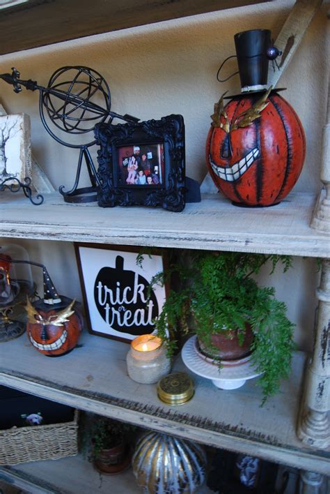 Momfessionals: Halloween/Fall Decor