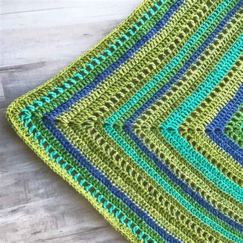 Granny Filet Square Afghan Crochet Pattern - Maria's Blue Crayon