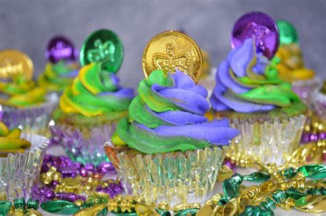 Mardi Gras Cupcakes