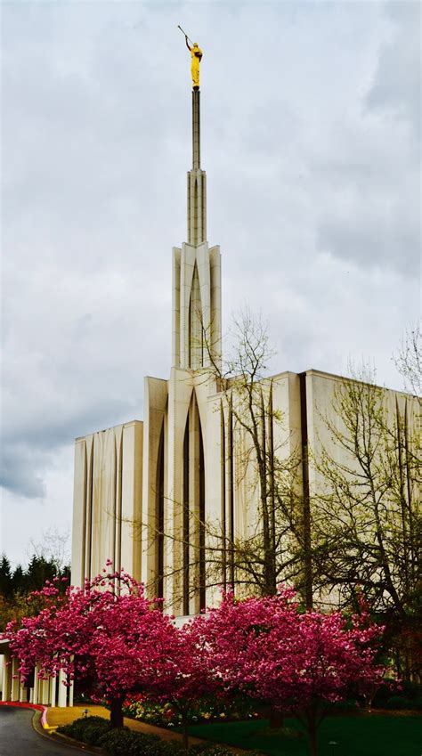 Seattle Temple Grounds: Pictures