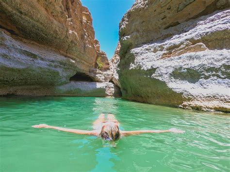 How to Visit Wadi Shab in Oman - The Little Backpacker