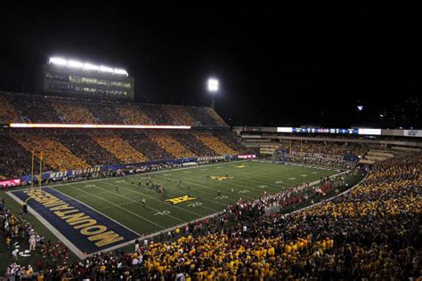 Mountaineer Field - Facts, figures, pictures and more of the West Virginia Mountaineers college ...