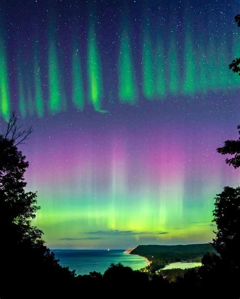 Amazing Northern Lights photo was bucket-list chance for Michigan photographer - mlive.com