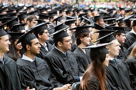 Matt Damon celebrates his “fake graduation” while addressing the Class of 2016 | MIT News ...