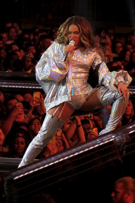 Beyonce Performs Live - "On The Run II Tour" in Vancouver 10/02/2018 • CelebMafia