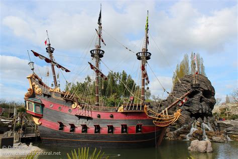 Captain Hook's Pirate Ship | Disneyland Park, Disneyland Par… | Flickr