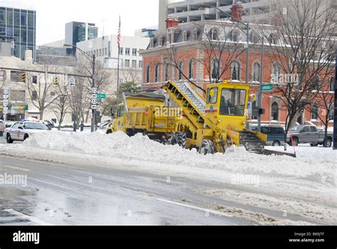 Winter snow storm in downtown Columbus Ohio February 2008 Stock Photo - Alamy