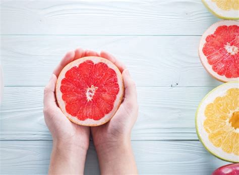 Surprising Side Effects of Drinking Grapefruit Juice, Say Dietitians ...