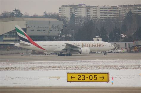 Emirates Fleet Boeing 777-200LR Details and Pictures